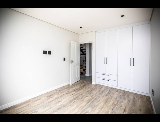 4 BEDROOM FREEHOLD FOR SALE IN SANDOWN